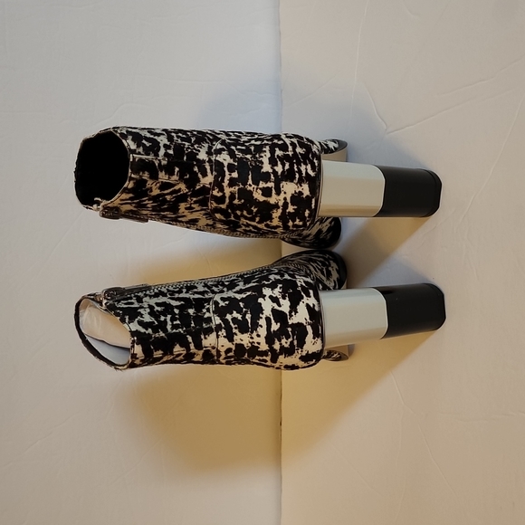 Calvin Klein Leopard Print Booties - Picture 4 of 6